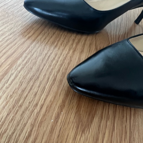 Cold Haan Low black heels size 8 - Picture 2 of 4